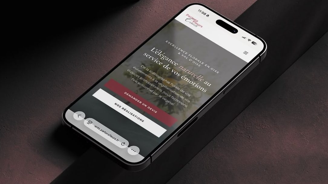 Le site Parlons Fleurs Events affiché sur un téléphone